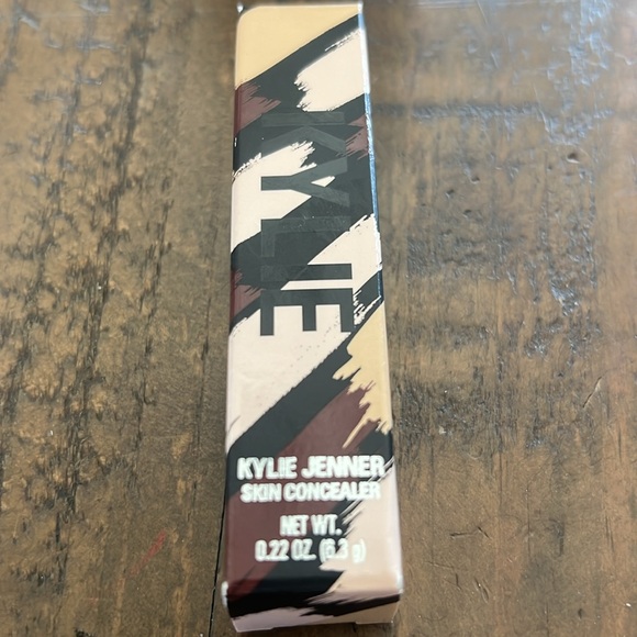 NEW Kylie Jenner cosmetics 2 lipsticks 1 concealer. Madeline - Flitini - Almond - Picture 5 of 9